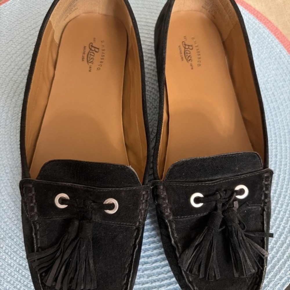 G.H. Bass Bonnie model Black Suede Loafer With Tassels , Women's Size 8.5.   729